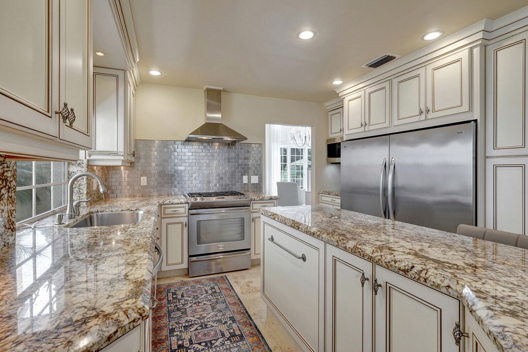 合同活跃: $5,800 (3 贝兹, 2 浴室, 1831 平方英尺)