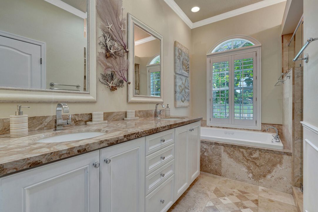 合同活跃: $5,800 (3 贝兹, 2 浴室, 1831 平方英尺)