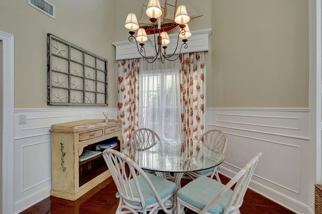 合同活跃: $5,800 (3 贝兹, 2 浴室, 1831 平方英尺)