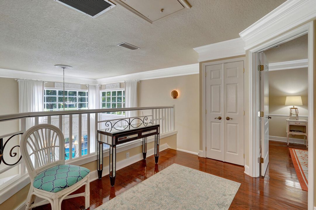 合同活跃: $5,800 (3 贝兹, 2 浴室, 1831 平方英尺)