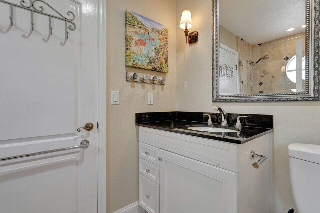 合同活跃: $5,800 (3 贝兹, 2 浴室, 1831 平方英尺)