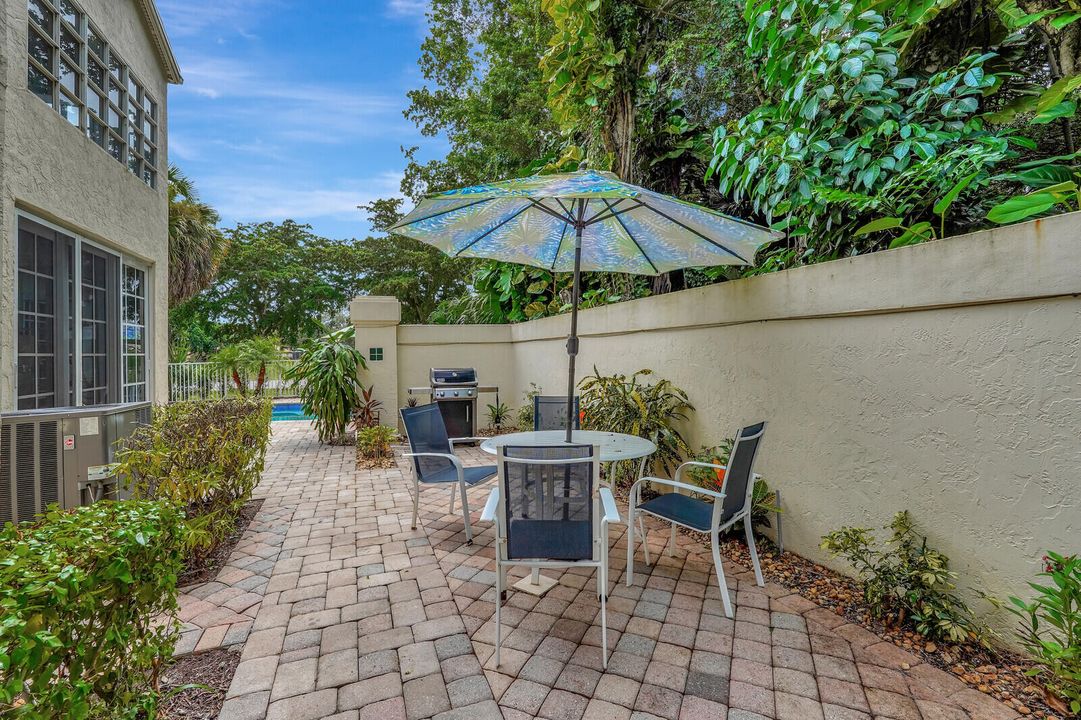 合同活跃: $5,800 (3 贝兹, 2 浴室, 1831 平方英尺)