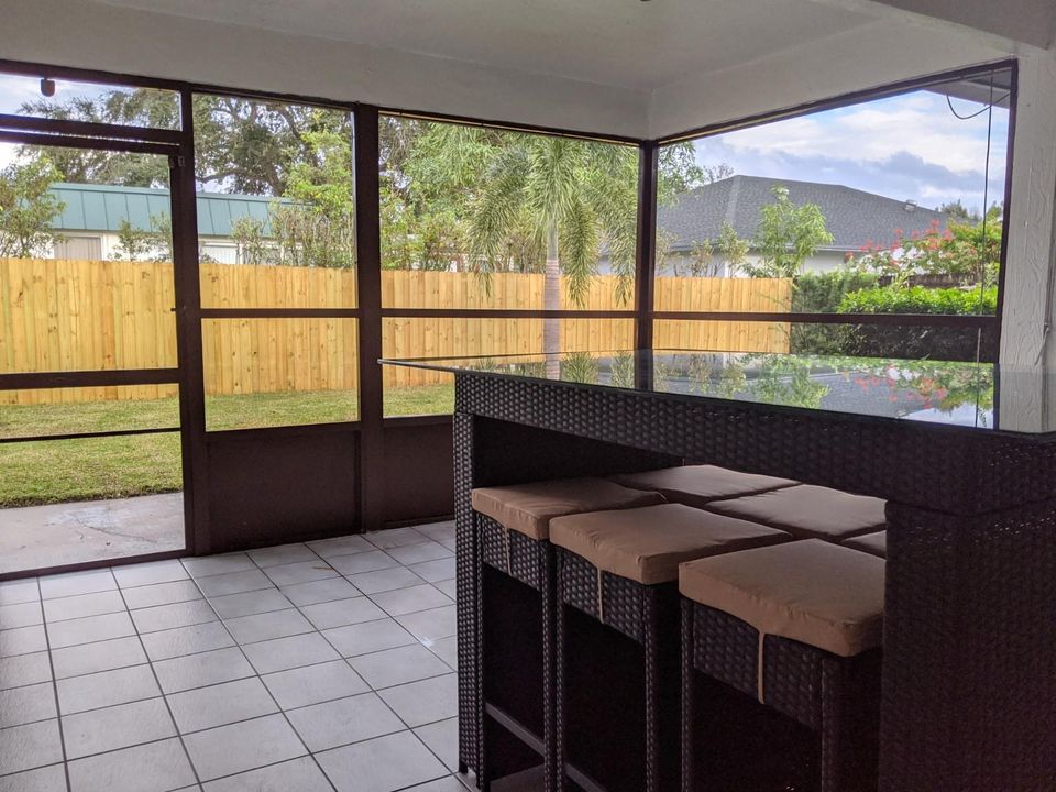 Active With Contract: $2,400 (2 beds, 2 baths, 1120 Square Feet)