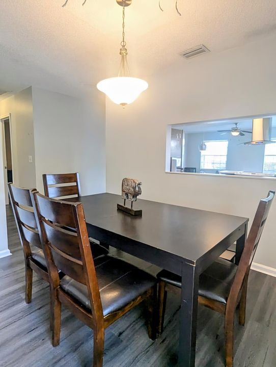Active With Contract: $2,400 (2 beds, 2 baths, 1120 Square Feet)