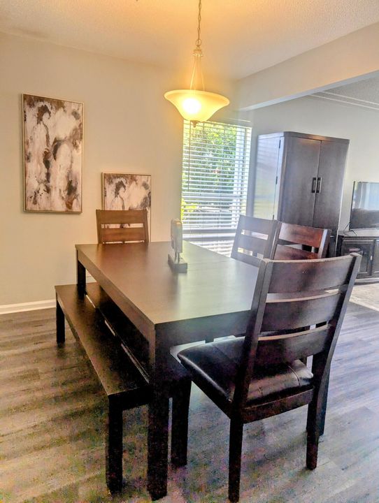 Active With Contract: $2,400 (2 beds, 2 baths, 1120 Square Feet)