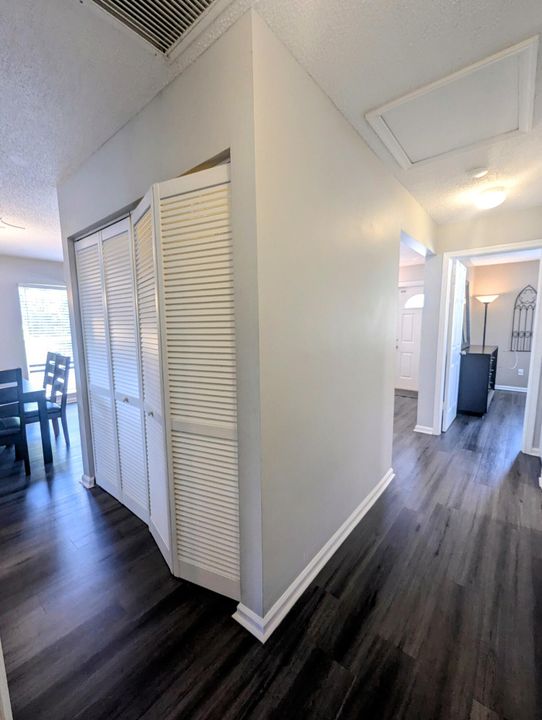 Active With Contract: $2,400 (2 beds, 2 baths, 1120 Square Feet)