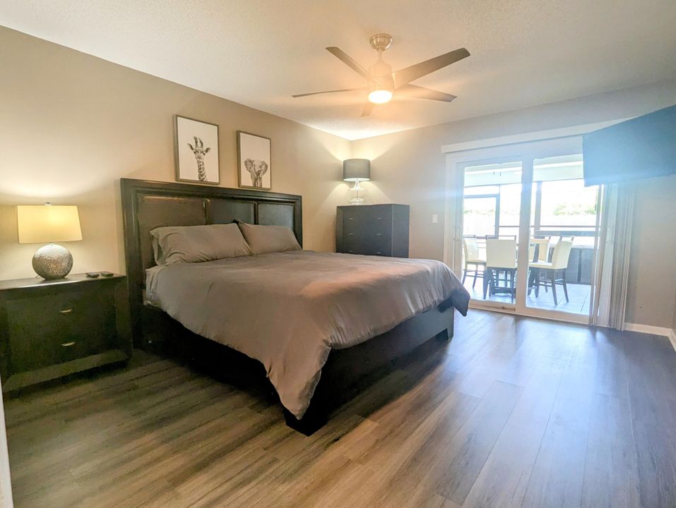 Active With Contract: $2,400 (2 beds, 2 baths, 1120 Square Feet)