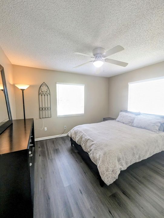 Active With Contract: $2,400 (2 beds, 2 baths, 1120 Square Feet)