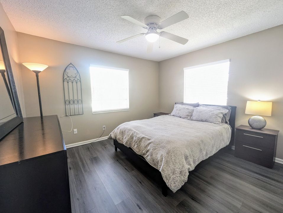 Active With Contract: $2,400 (2 beds, 2 baths, 1120 Square Feet)