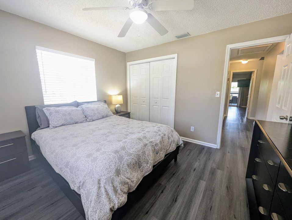 Active With Contract: $2,400 (2 beds, 2 baths, 1120 Square Feet)