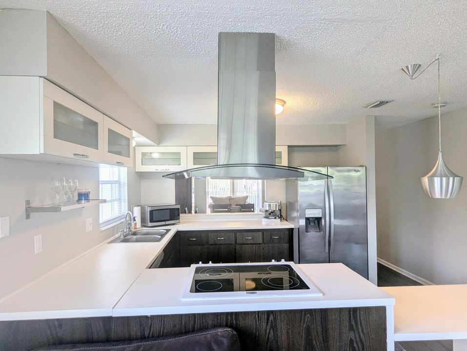 Active With Contract: $2,400 (2 beds, 2 baths, 1120 Square Feet)