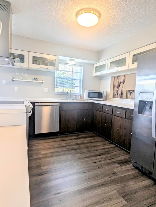 Active With Contract: $2,400 (2 beds, 2 baths, 1120 Square Feet)