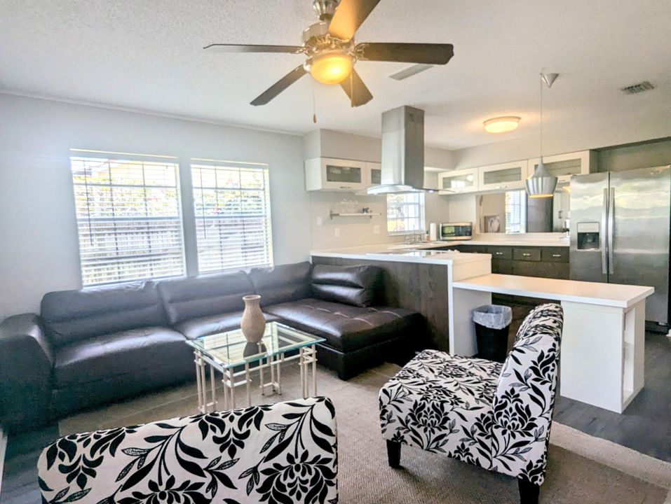 Active With Contract: $2,400 (2 beds, 2 baths, 1120 Square Feet)