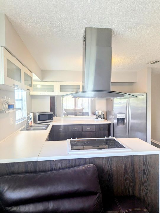 Active With Contract: $2,400 (2 beds, 2 baths, 1120 Square Feet)