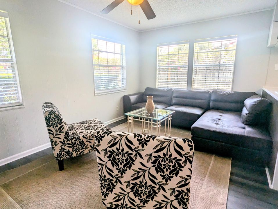 Active With Contract: $2,400 (2 beds, 2 baths, 1120 Square Feet)