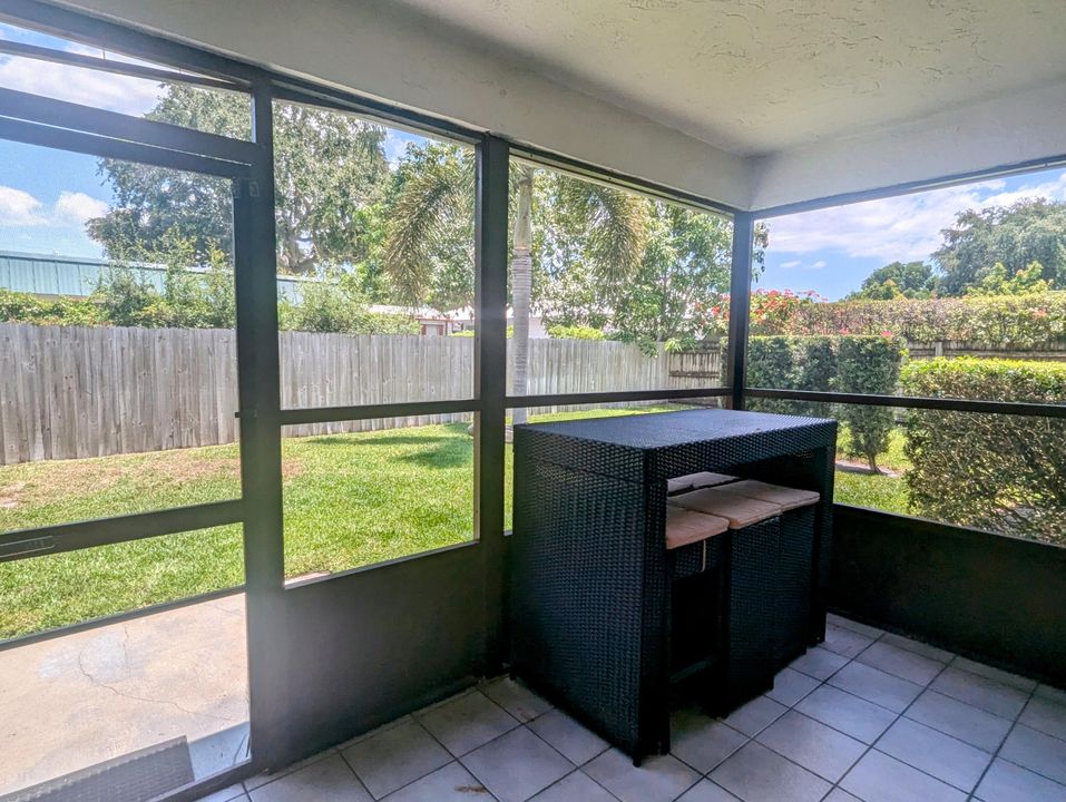 Active With Contract: $2,400 (2 beds, 2 baths, 1120 Square Feet)