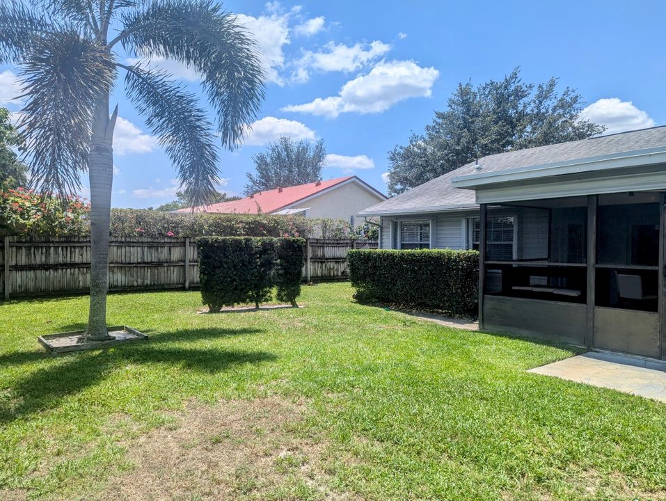 Active With Contract: $2,400 (2 beds, 2 baths, 1120 Square Feet)