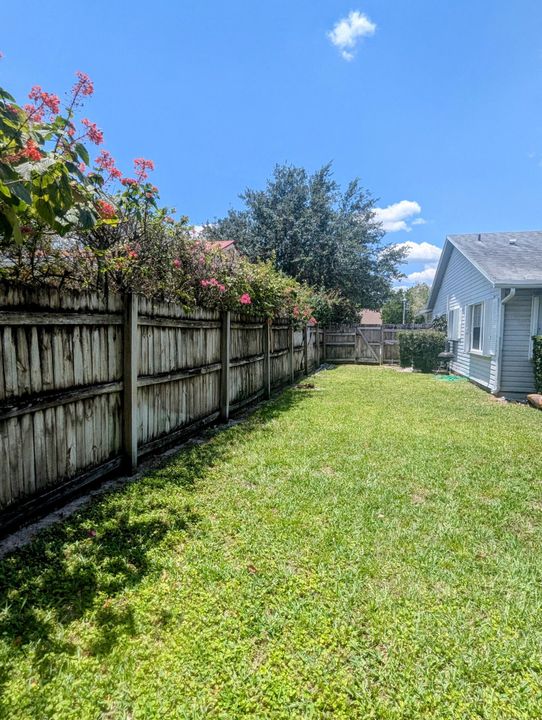 Active With Contract: $2,400 (2 beds, 2 baths, 1120 Square Feet)