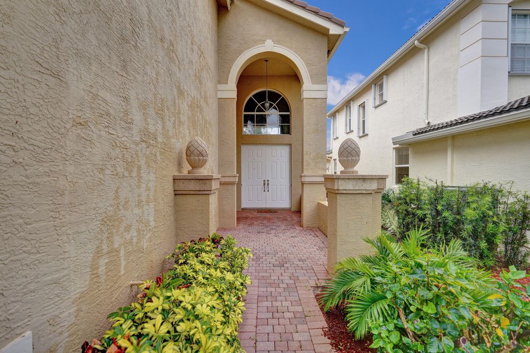 待售: $780,000 (4 贝兹, 2 浴室, 2737 平方英尺)