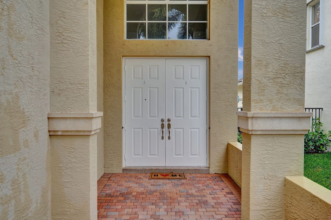 待售: $780,000 (4 贝兹, 2 浴室, 2737 平方英尺)