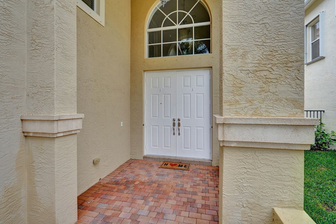 待售: $780,000 (4 贝兹, 2 浴室, 2737 平方英尺)