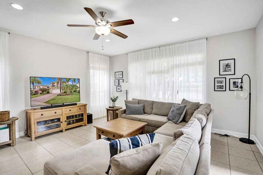 待售: $780,000 (4 贝兹, 2 浴室, 2737 平方英尺)