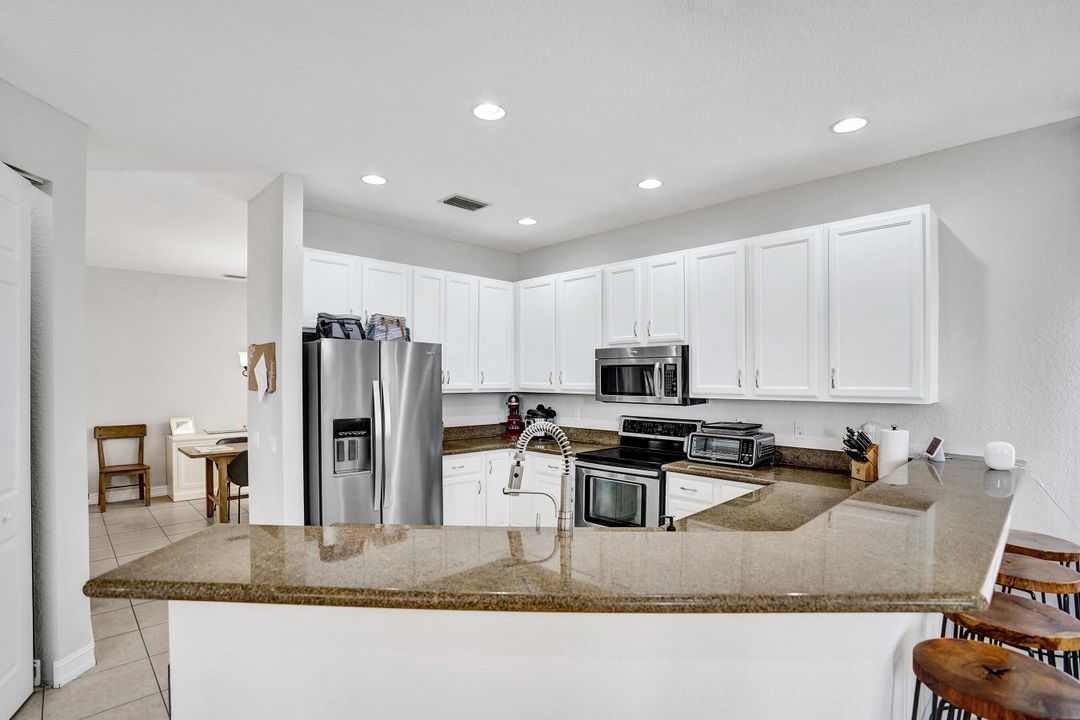 待售: $780,000 (4 贝兹, 2 浴室, 2737 平方英尺)