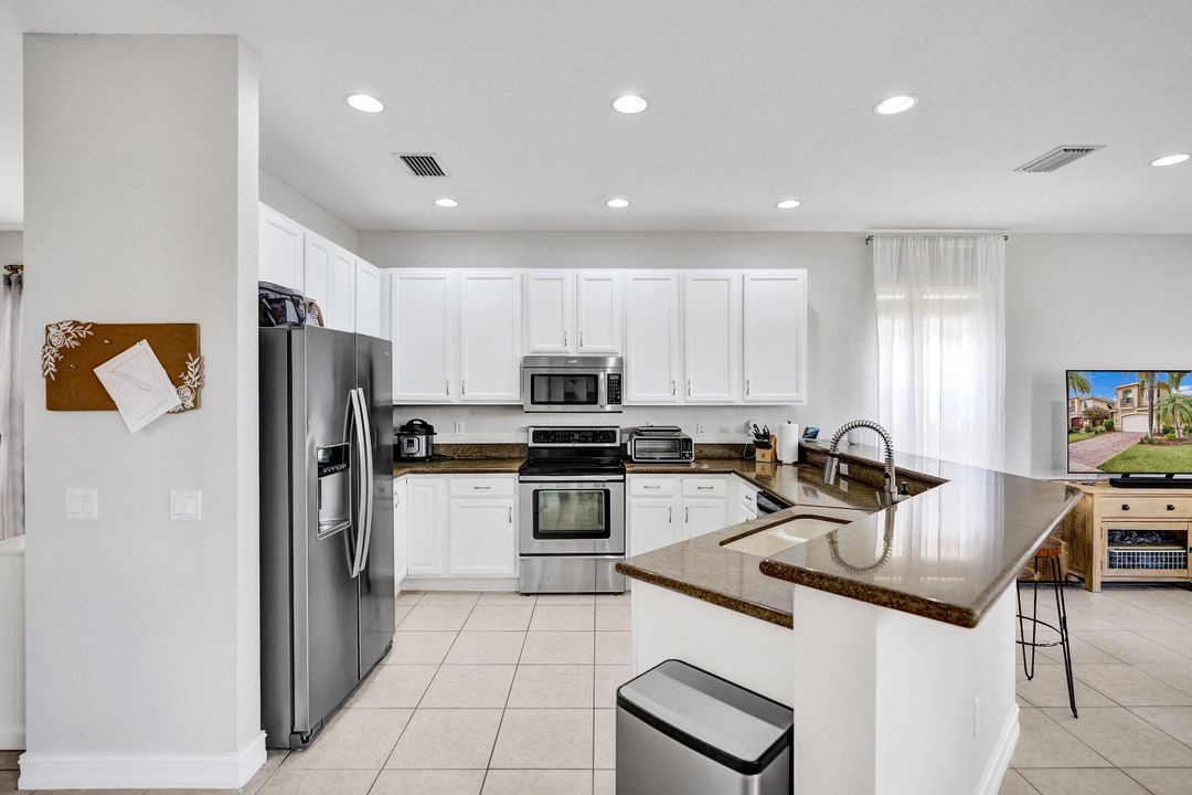 待售: $780,000 (4 贝兹, 2 浴室, 2737 平方英尺)