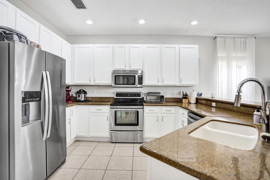 待售: $780,000 (4 贝兹, 2 浴室, 2737 平方英尺)