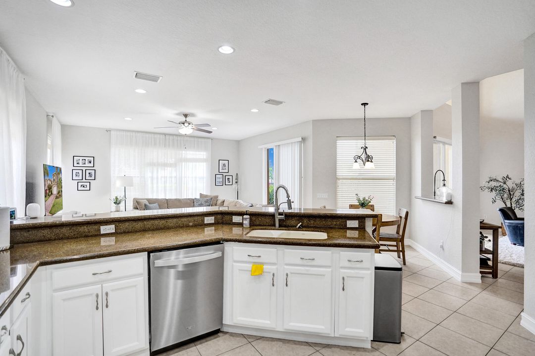 待售: $780,000 (4 贝兹, 2 浴室, 2737 平方英尺)