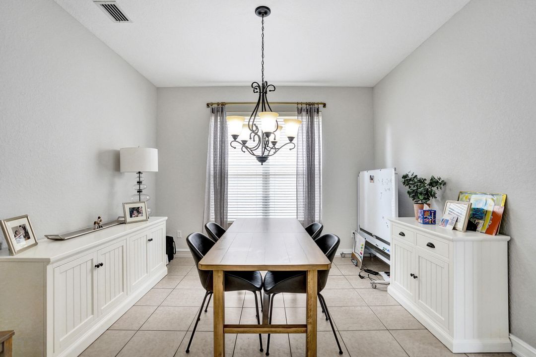 待售: $780,000 (4 贝兹, 2 浴室, 2737 平方英尺)