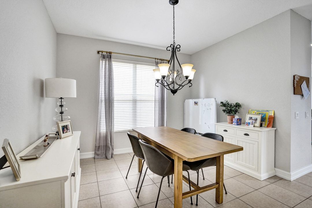 待售: $780,000 (4 贝兹, 2 浴室, 2737 平方英尺)