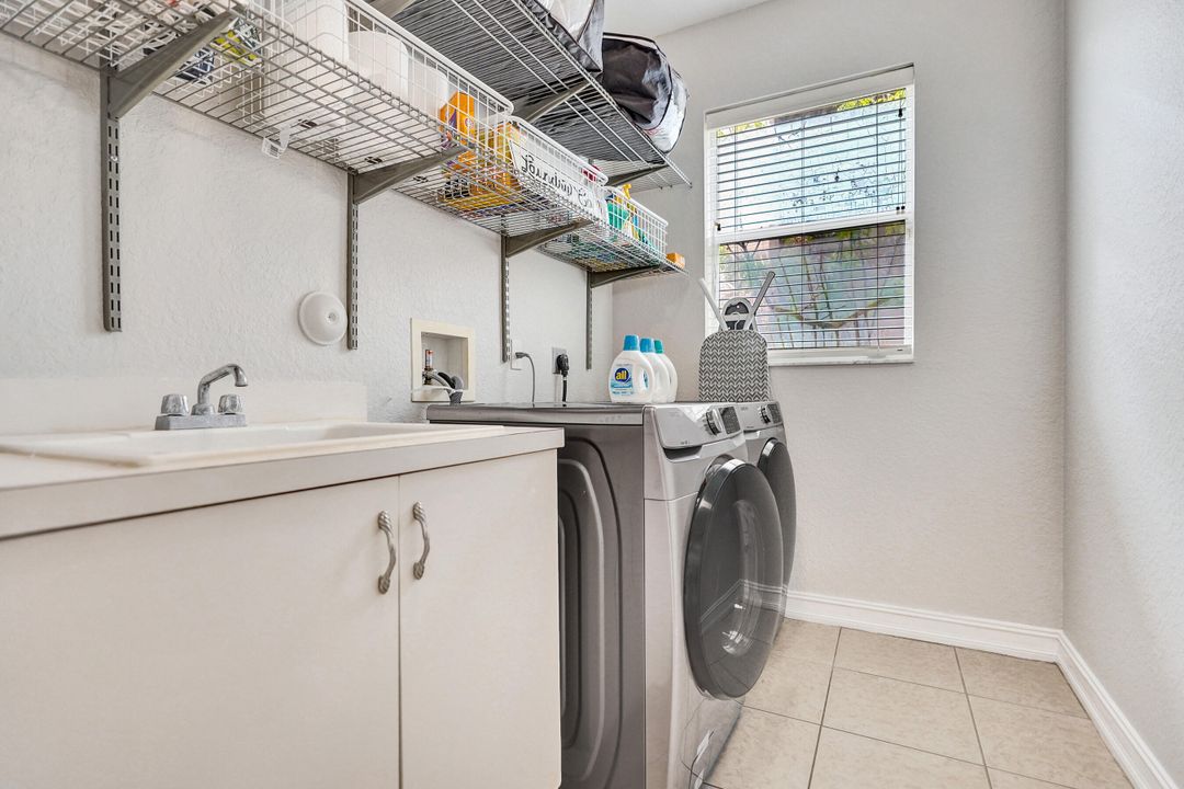 待售: $780,000 (4 贝兹, 2 浴室, 2737 平方英尺)