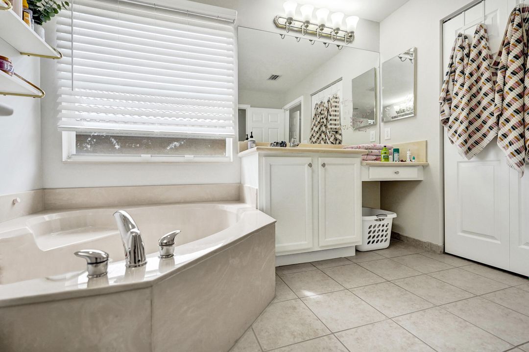 待售: $780,000 (4 贝兹, 2 浴室, 2737 平方英尺)