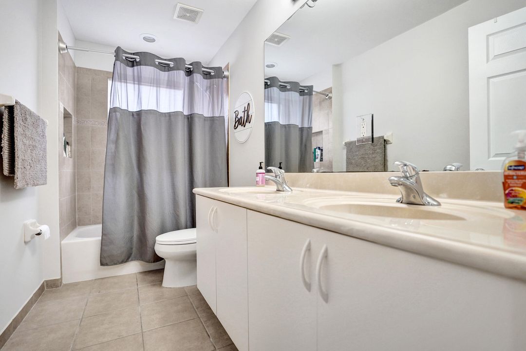 待售: $780,000 (4 贝兹, 2 浴室, 2737 平方英尺)