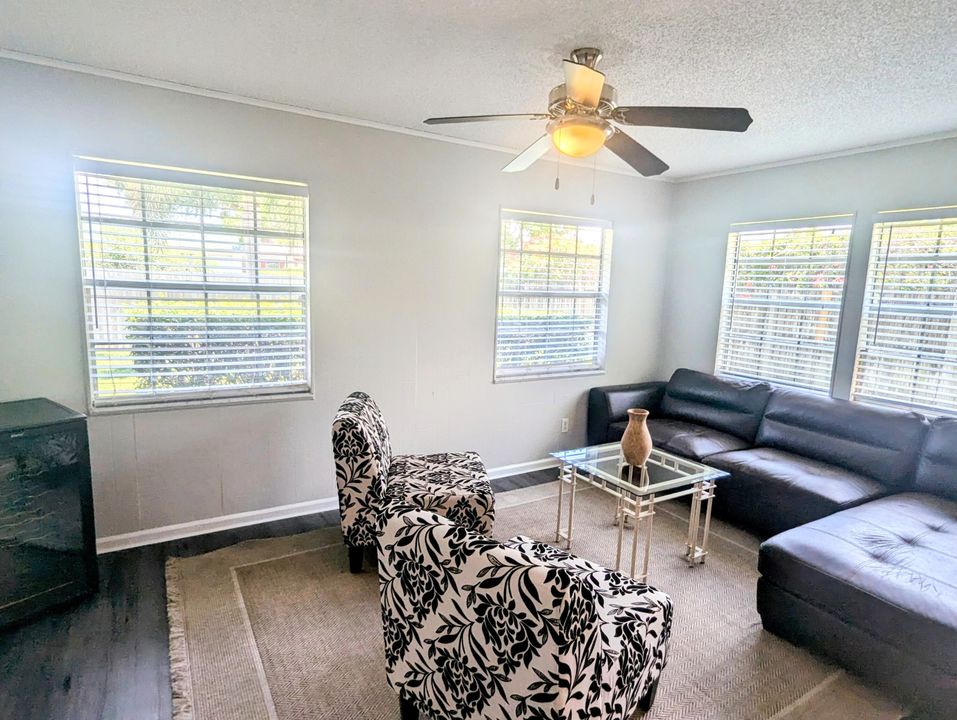 Active With Contract: $2,400 (2 beds, 2 baths, 1120 Square Feet)