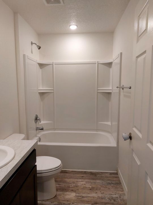 待售: $420,000 (4 贝兹, 2 浴室, 2040 平方英尺)