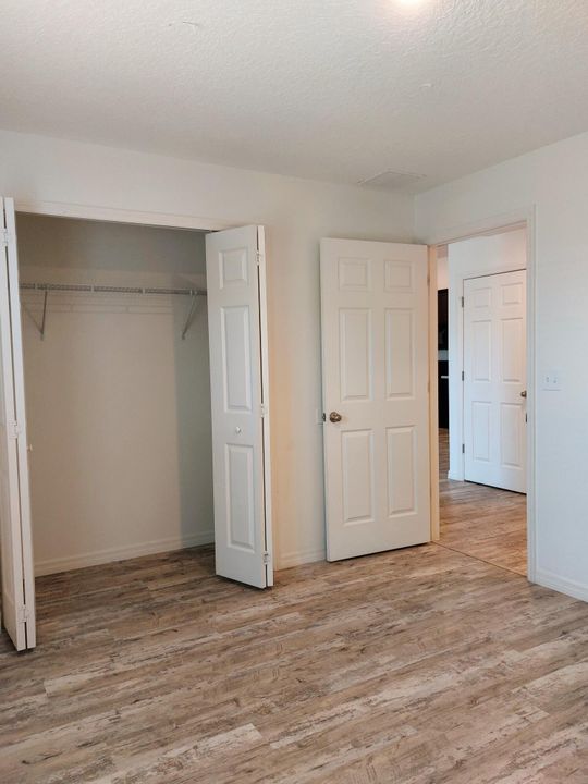 待售: $420,000 (4 贝兹, 2 浴室, 2040 平方英尺)