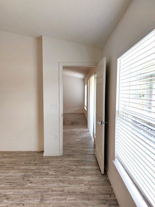 待售: $420,000 (4 贝兹, 2 浴室, 2040 平方英尺)