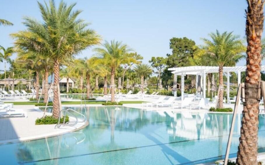 Под контрактом: $1,699,120 (3 спален, 3 ванн, 2373 Квадратных фут)