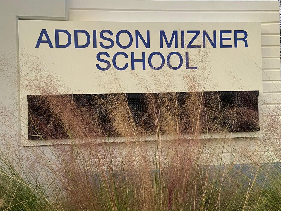 Activo con contrato: $1,150,000 (4 camas, 3 baños, 2854 Pies cuadrados)