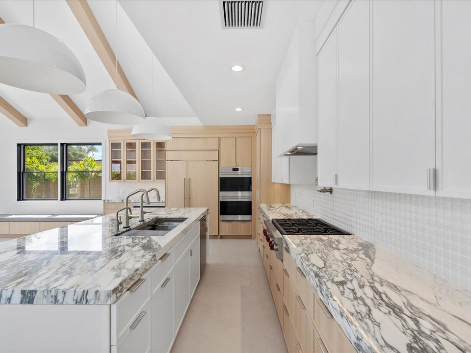 For Sale: $4,999,000 (5 beds, 6 baths, 3854 Square Feet)