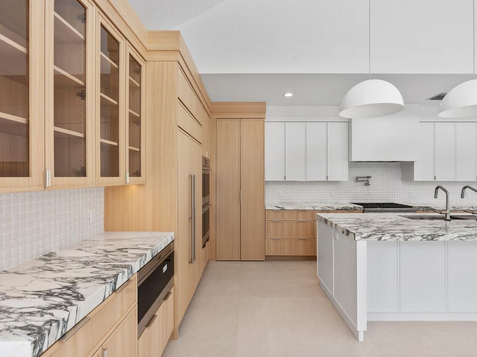 For Sale: $4,999,000 (5 beds, 6 baths, 3854 Square Feet)