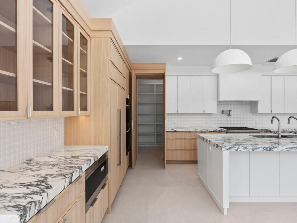 For Sale: $4,999,000 (5 beds, 6 baths, 3854 Square Feet)