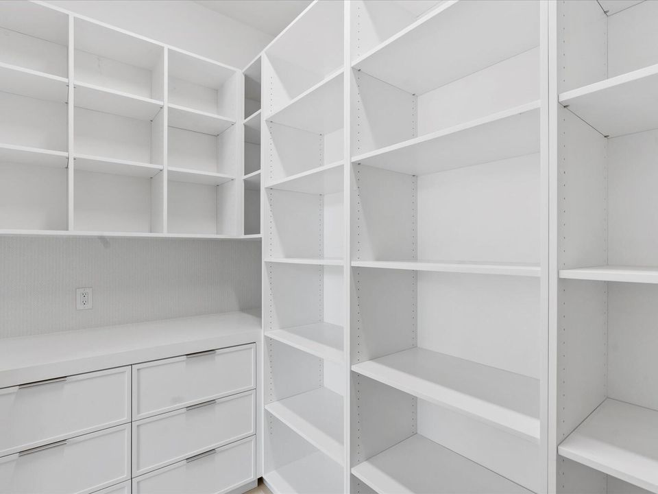 For Sale: $4,999,000 (5 beds, 6 baths, 3854 Square Feet)