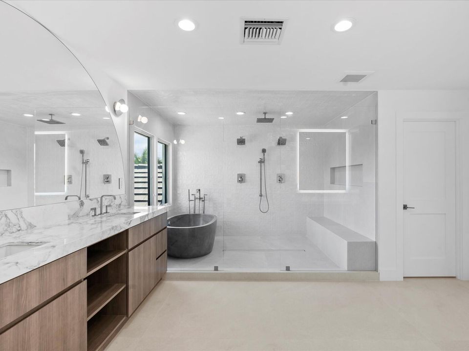 For Sale: $4,999,000 (5 beds, 6 baths, 3854 Square Feet)