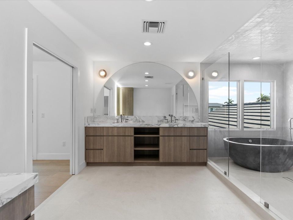 For Sale: $4,999,000 (5 beds, 6 baths, 3854 Square Feet)