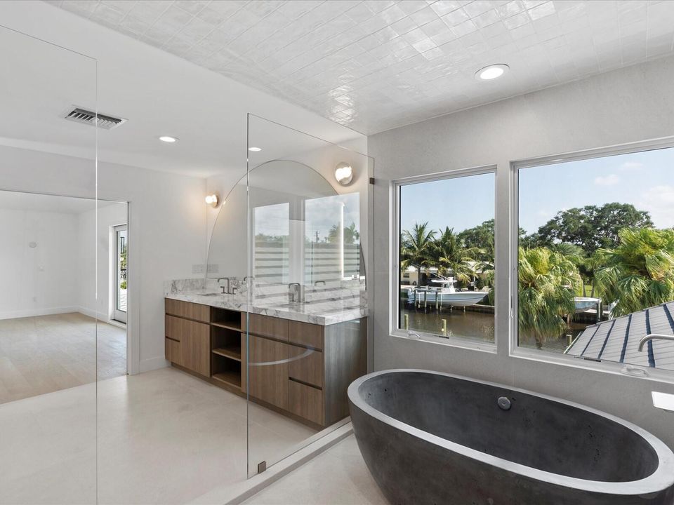 For Sale: $4,999,000 (5 beds, 6 baths, 3854 Square Feet)