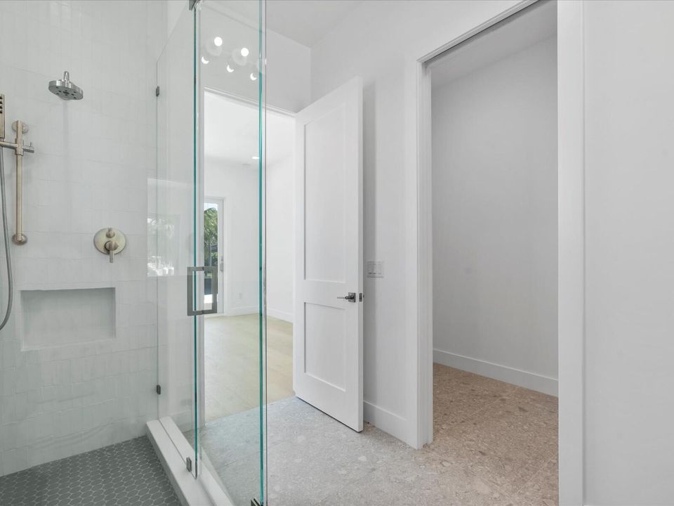 For Sale: $4,999,000 (5 beds, 6 baths, 3854 Square Feet)