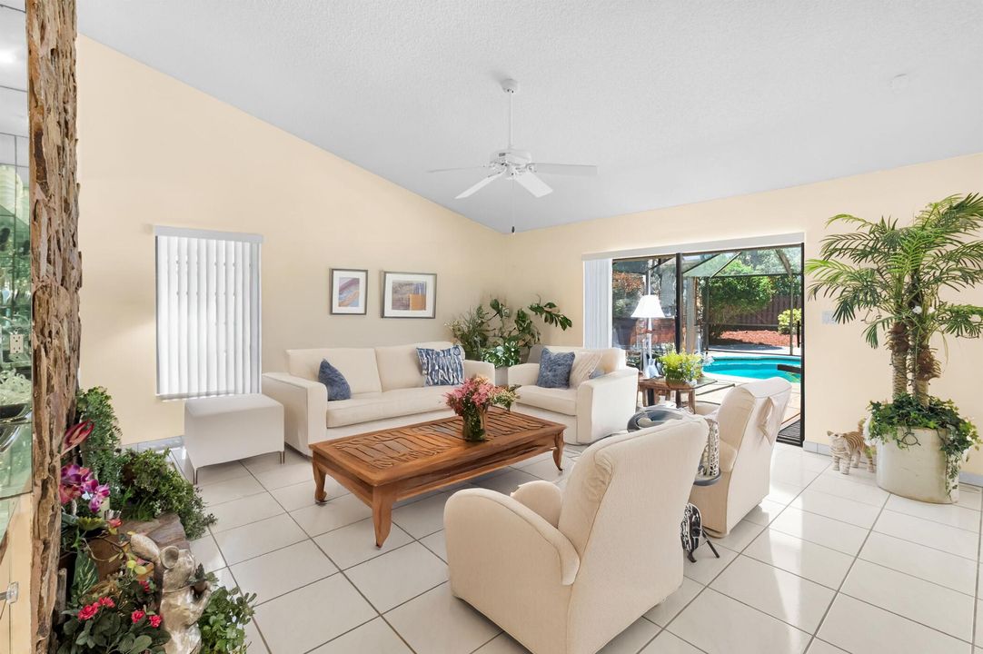 Activo con contrato: $1,150,000 (4 camas, 3 baños, 2854 Pies cuadrados)